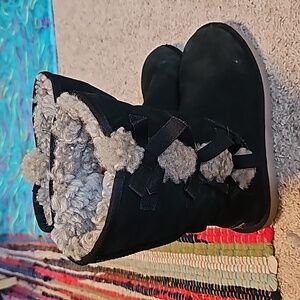 Koolaburra by Ugg boots, fur lined